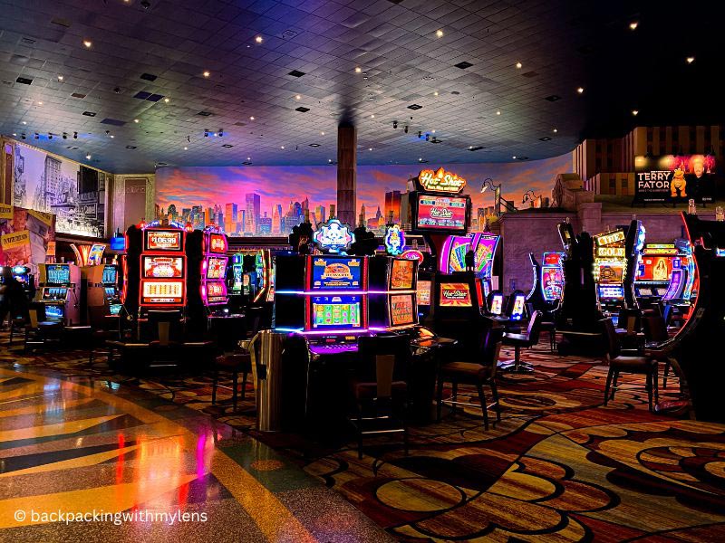 Slot Makinelerinde Kazanmanın Sırları: Stratejiler ve Teknikler